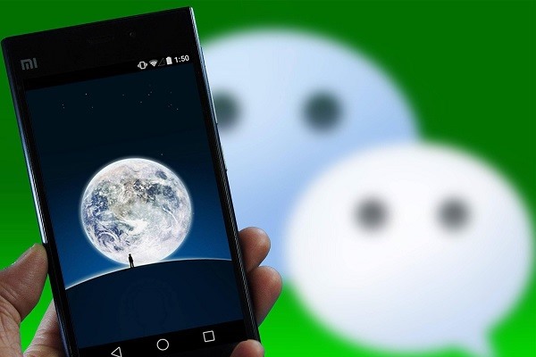 在陌陌里面发说说，为什么会同步到微信上呢! 可以解除吗? 求解？